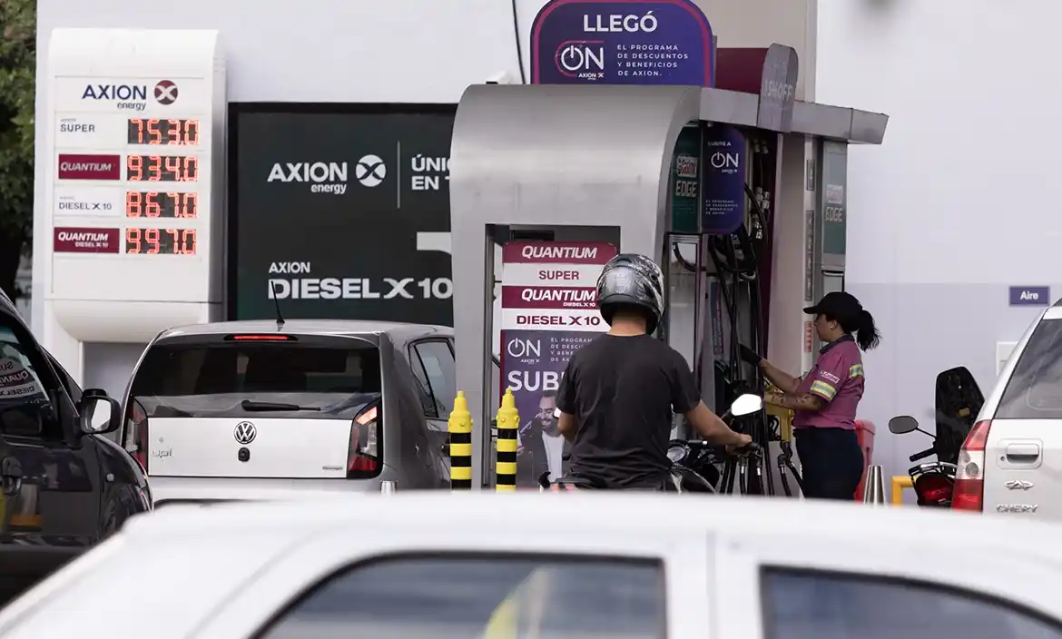 El Gobierno evalúa subir un impuesto y la nafta tendría un nuevo ajuste desde el jueves