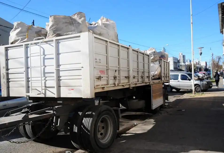 La cooperativa de recuperadores concretó la primera venta de reciclados a Buenos Aires