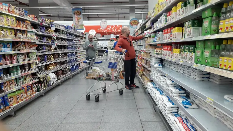Las ventas en los supermercados bajaron 1,3 por ciento en octubre, según el Indec