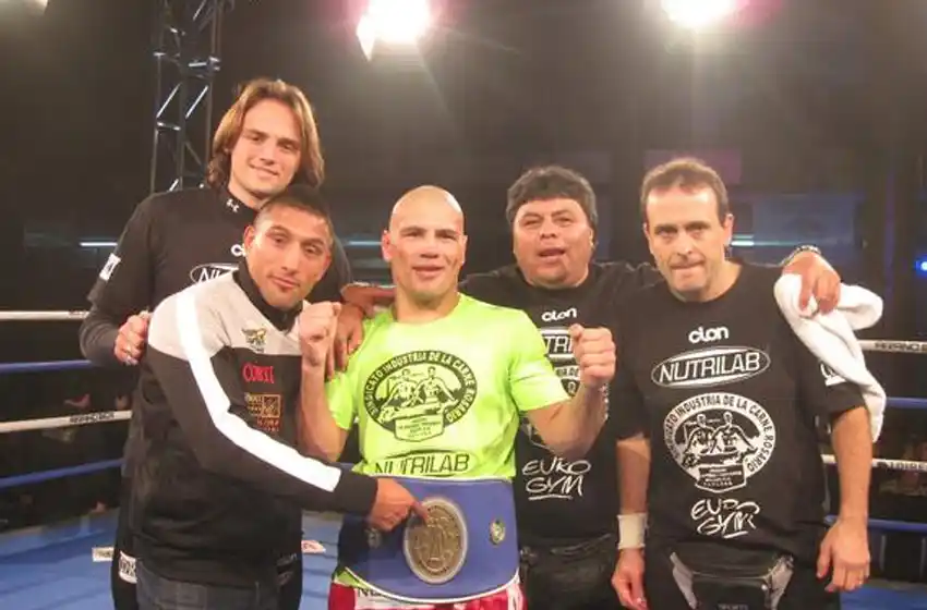 Arrestaron a un ex boxeador rosarino acusado de participar de una violenta entradera