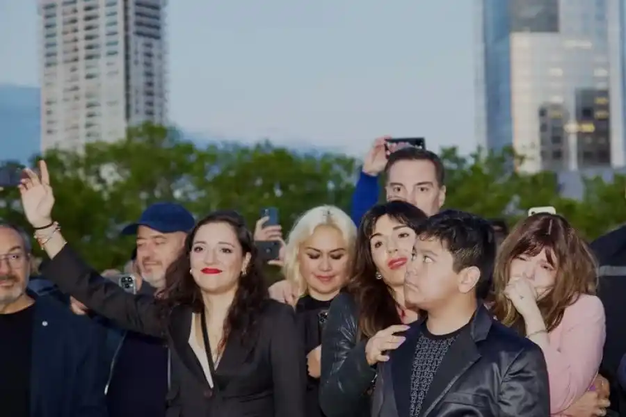 Dalma Maradona se descompuso previo al homenaje y se sumó pasadas las 19hs