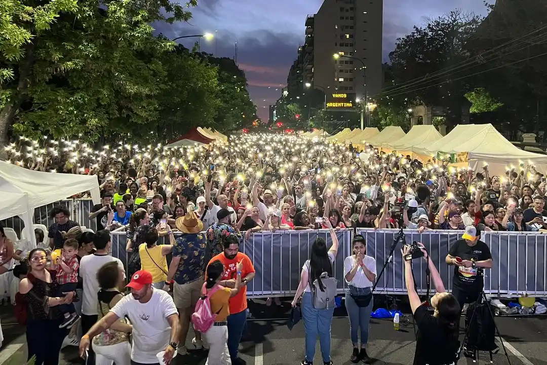 LA CHINITA BRILLÓ EN ARGENTINA: 30 mil personas la homenajearon (+Video)