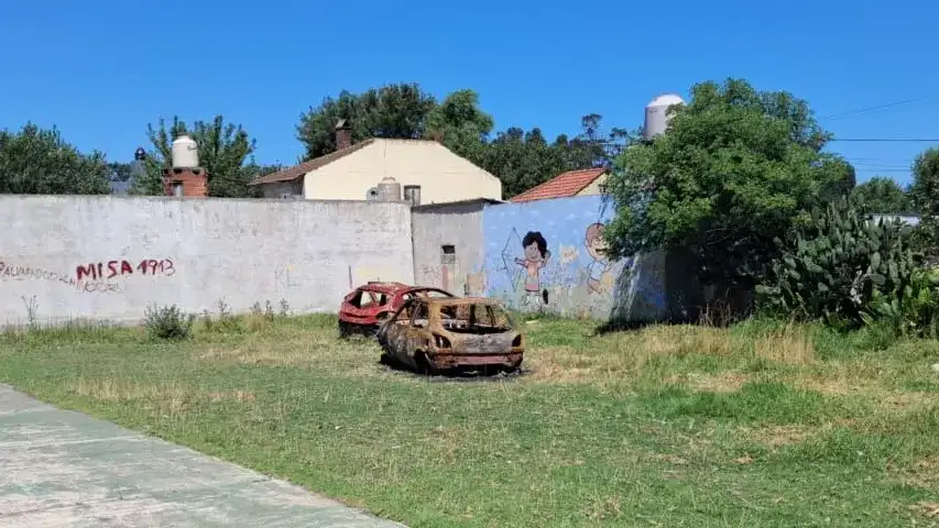 autos incendiados en el Nuevo Parque independencia - 2