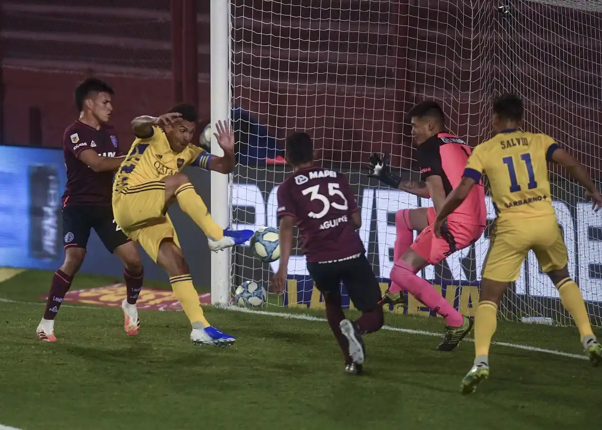 Boca fue más que Lanús y arrancó con un sólido triunfo
