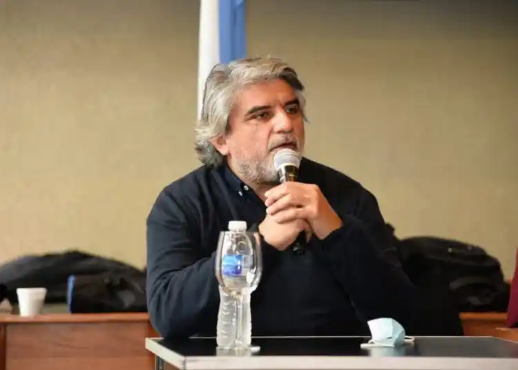 Correa alertó sobre el peligro de perder 200 mil puestos de trabajo por la falta de obra pública y la recesión económica