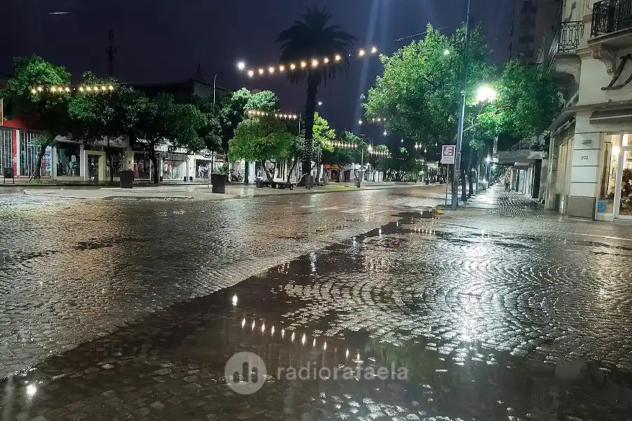 Mañana fresca y pasada por agua en la ciudad de Rafaela: rige un alerta por lluvia