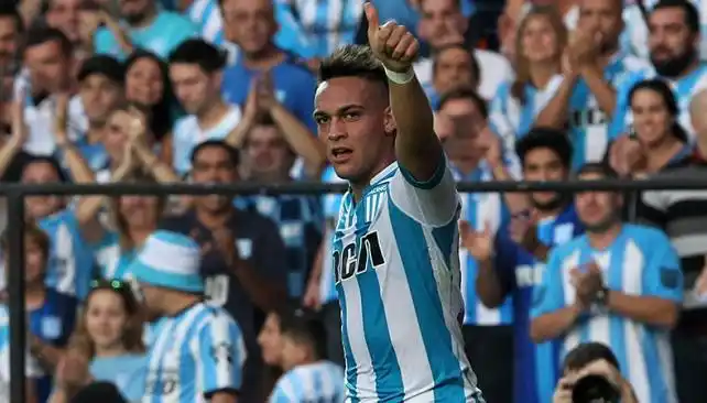 Ante la baja de Benedetto, Sampaoli ya piensa en otro 9