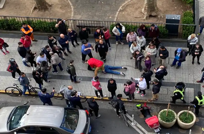 Arresto ciudadano en Plaza Pringles: vecinos golpearon y retuvieron a un ladrón que le robó a un hombre
