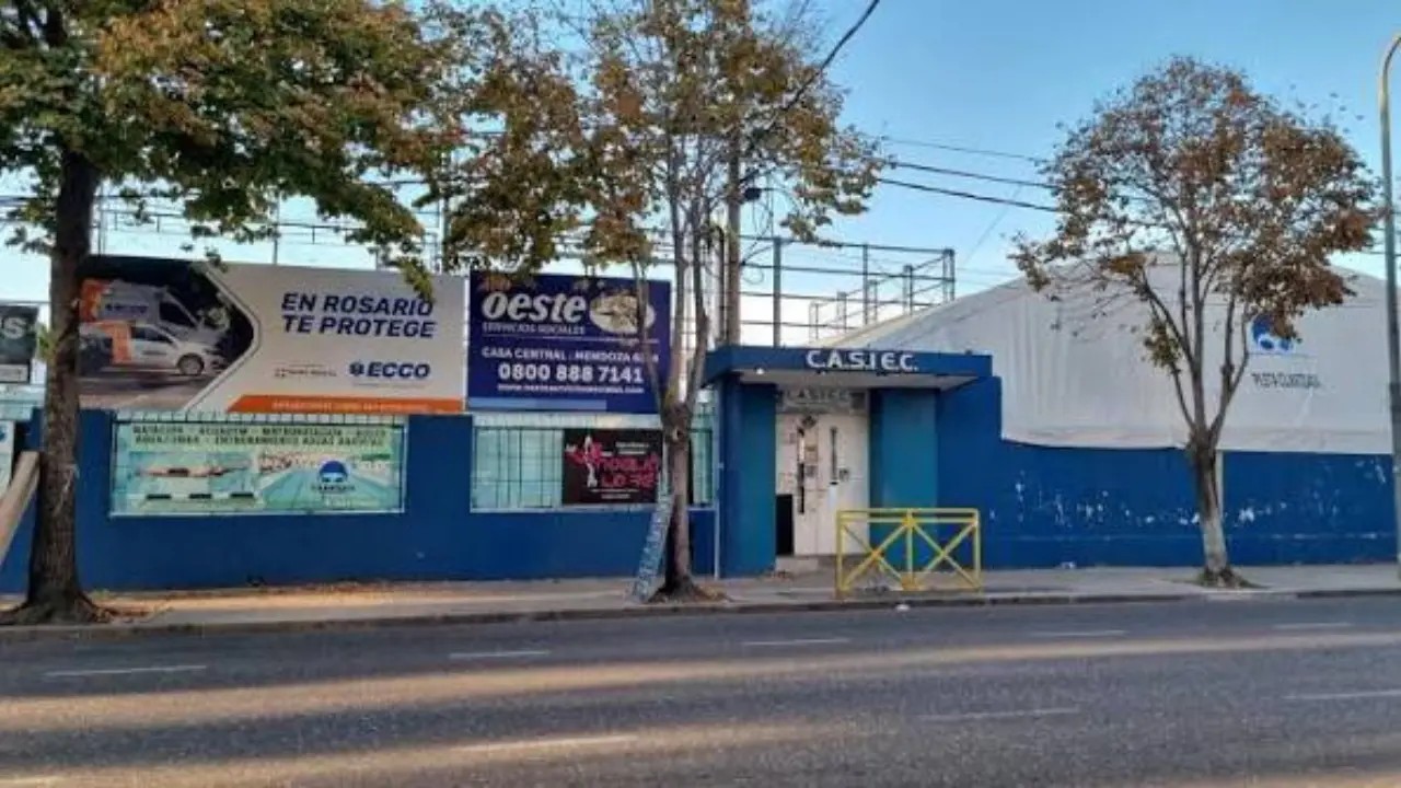 Murió un joven de 25 años mientras practicaba natación en un club de zona oeste