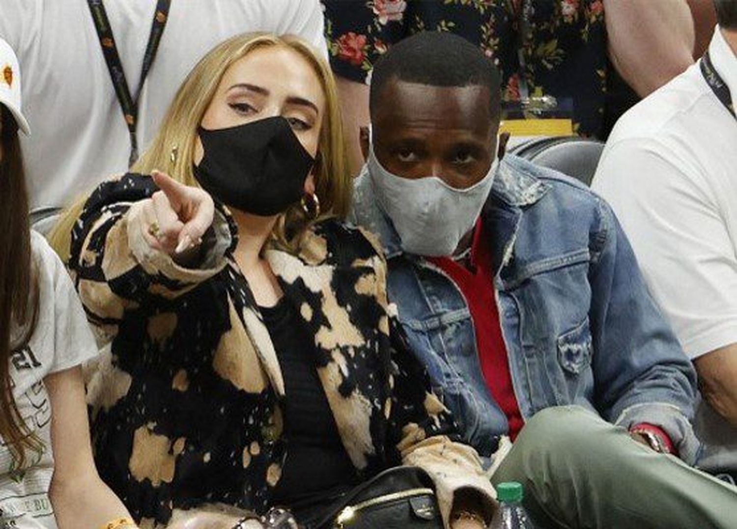 Adele rompe cinco años de silencio
