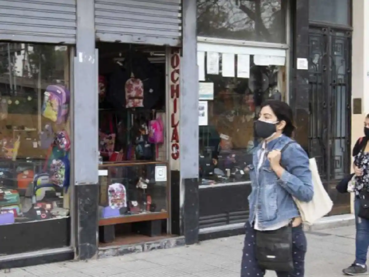 En un contexto de pandemia y pérdida de ingresos, el consumo sigue en picada y en el primer semestre bajó 14%