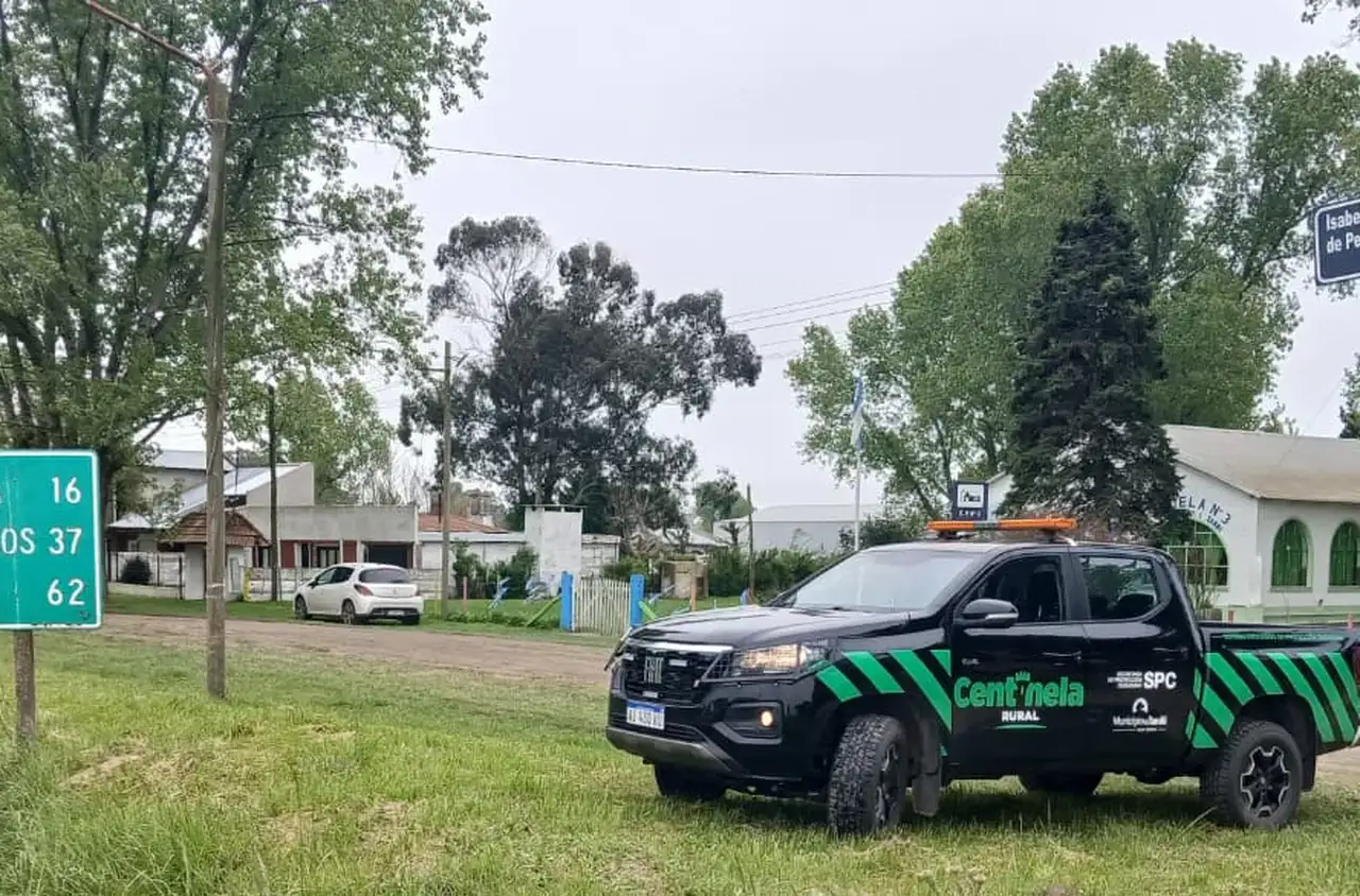 Los dos móviles de Centinela Rural recorren caminos y parajes por la mañana y de tarde.