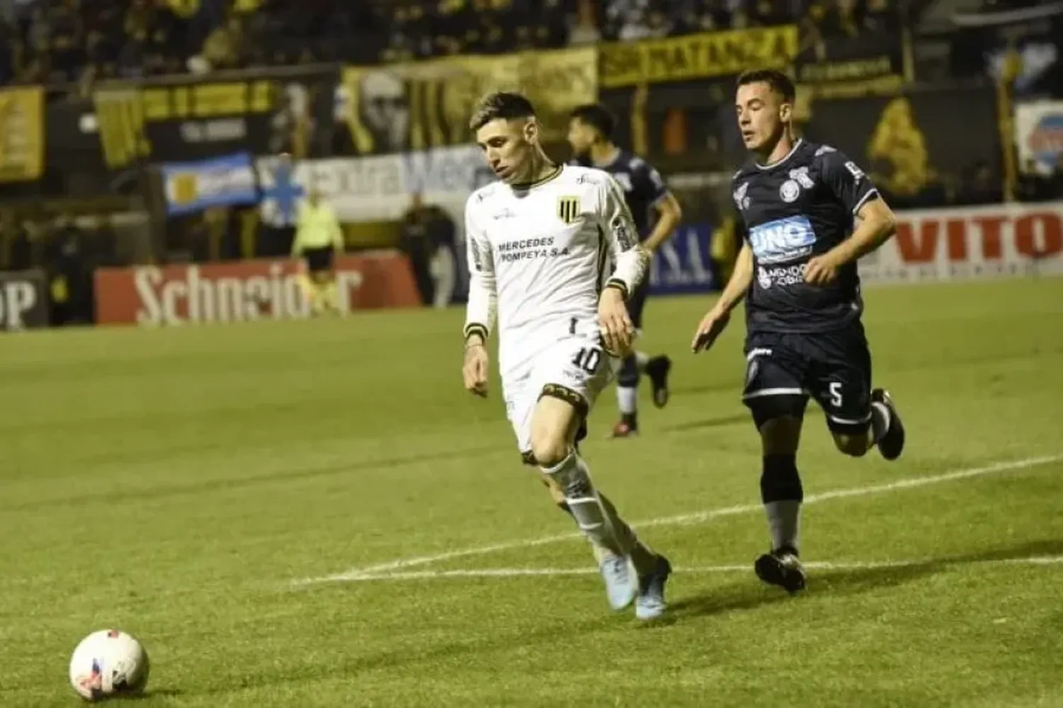 Alm.Brown-Independiente Riv.de Mendoza irán por el primer ascenso