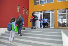Lunghi pedirá que sigan las clases presenciales y un grupo de padres presentará un amparo 