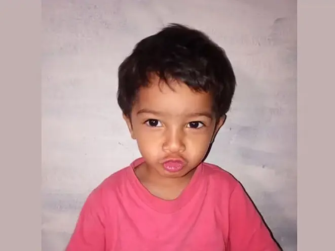 El menor se encontraba cenando con su madre.