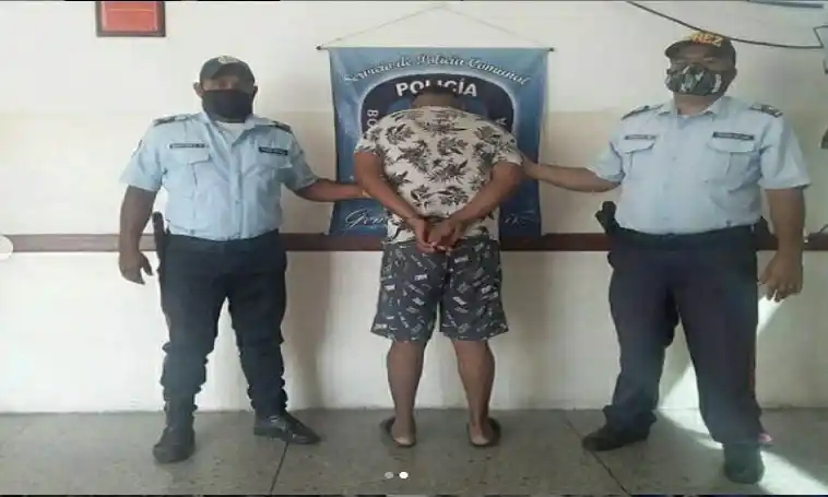 ¡LE SALIÓ EL TIRO POR LA CULATA! Preso por grabar las golpizas que le daba a su hijo