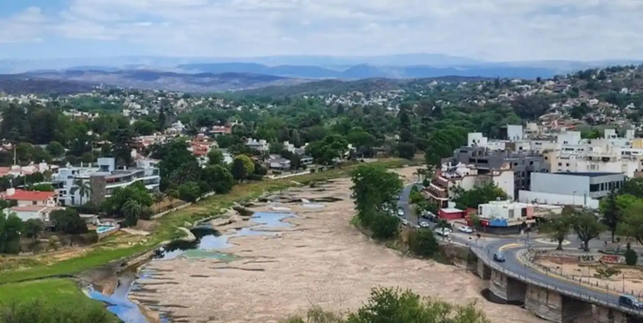 Se debe a la importante bajante que presenta el Lago San Roque debido a la sequía.