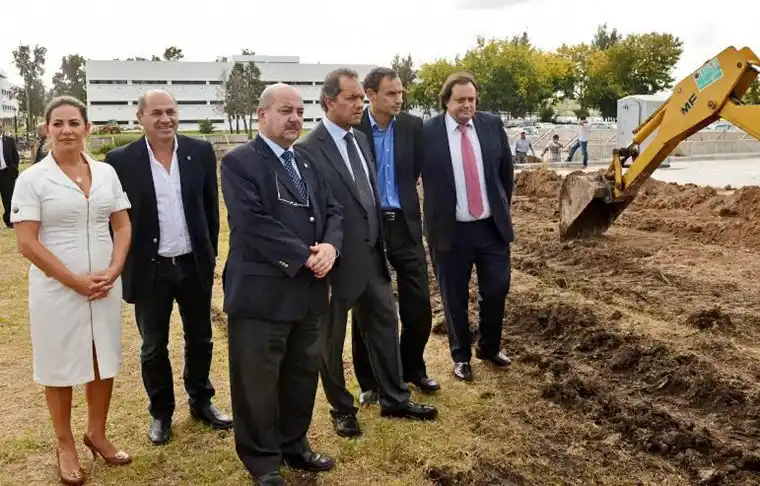 Scioli en La Plata: "Un símbolo de la dictadura se convierte en un polo de desarrollo educativo"