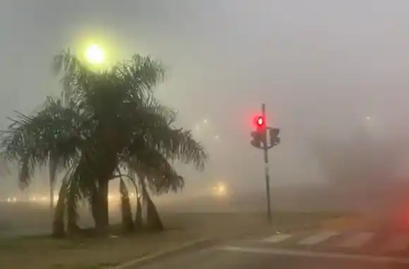 La niebla, invitada inesperada a otra fría jornada en Rosario