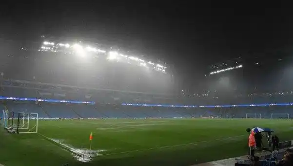 Suspendido por lluvia el partido del City de Guardiola por Champions
