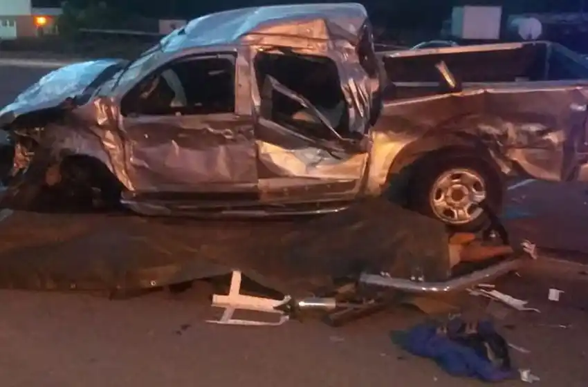 Trágico siniestro vial: 9 personas fallecidas tras un choque entre un camioneta y un camión