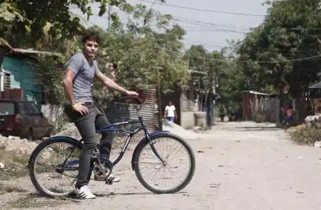 Pudo ser una promesa del fútbol y lo bicicletearon