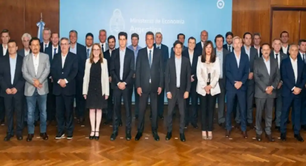 Massa garantizó a gobernadores plata para pagar sueldos y aguinaldos de diciembre