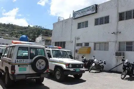 Tirotean a funcionario de PoliSalias para robarlo en Petare