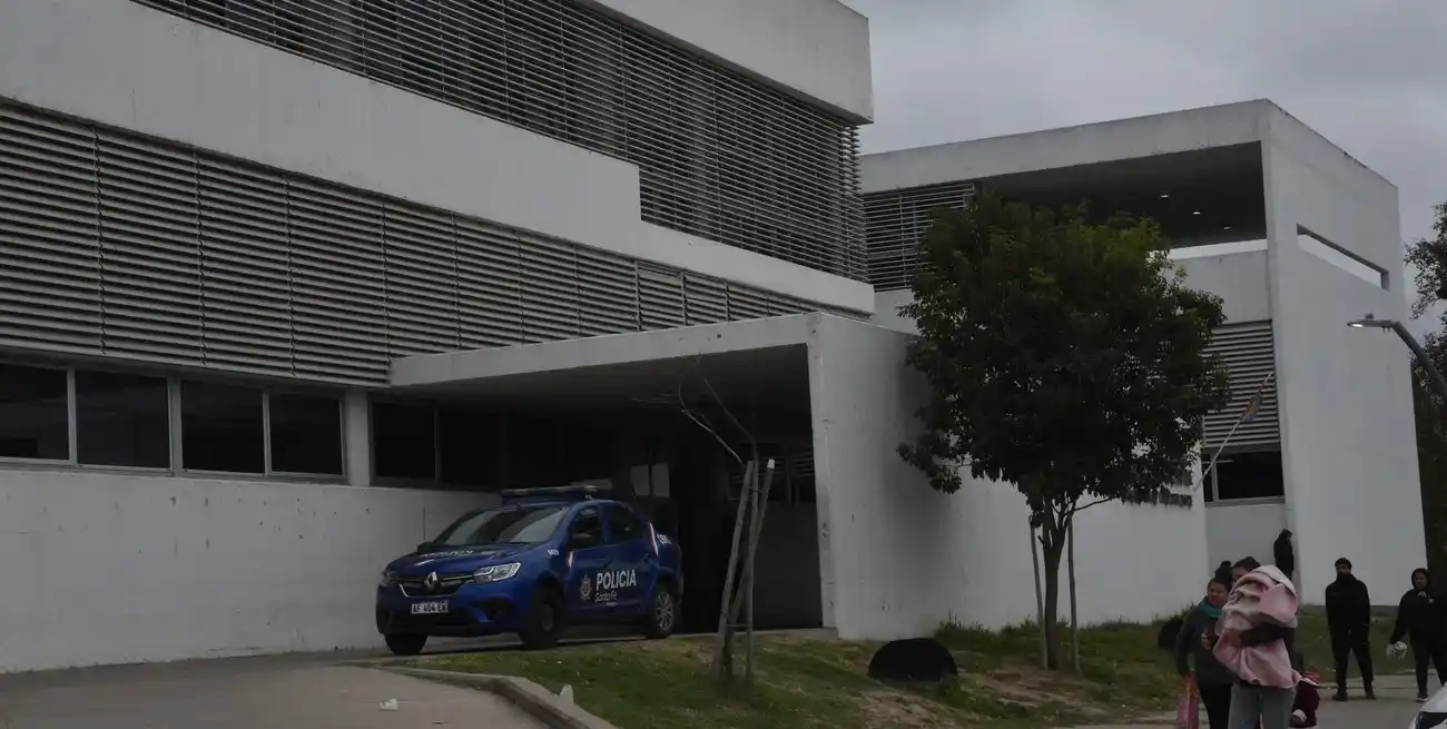 La víctima fue asistida en el hospital Iturraspe. Crédito Flavio Raina.