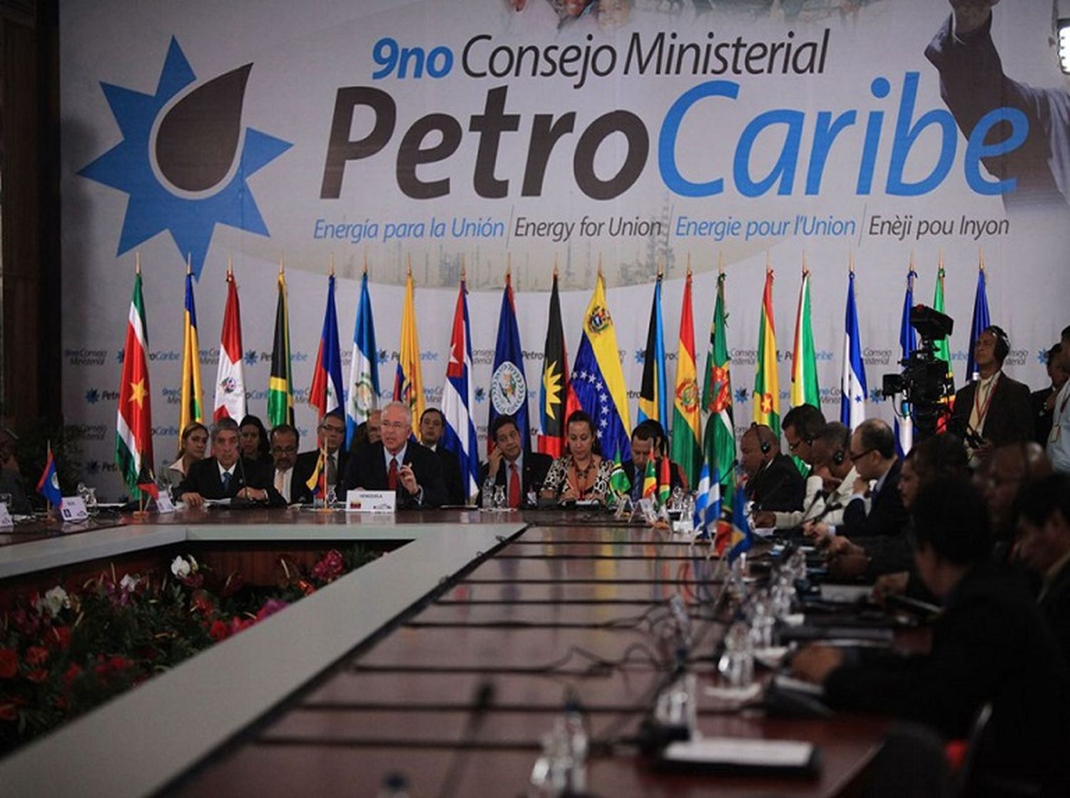 DUDOSA ACTUACIÓN: ¿Qué pasa con el gobierno interino?