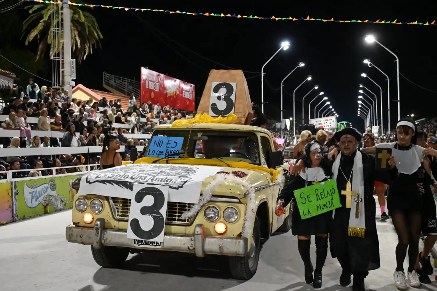 Miles de personas participaron del Entierro de Carnaval para despedir la edición 2026 de los Corsos Populares Matecito