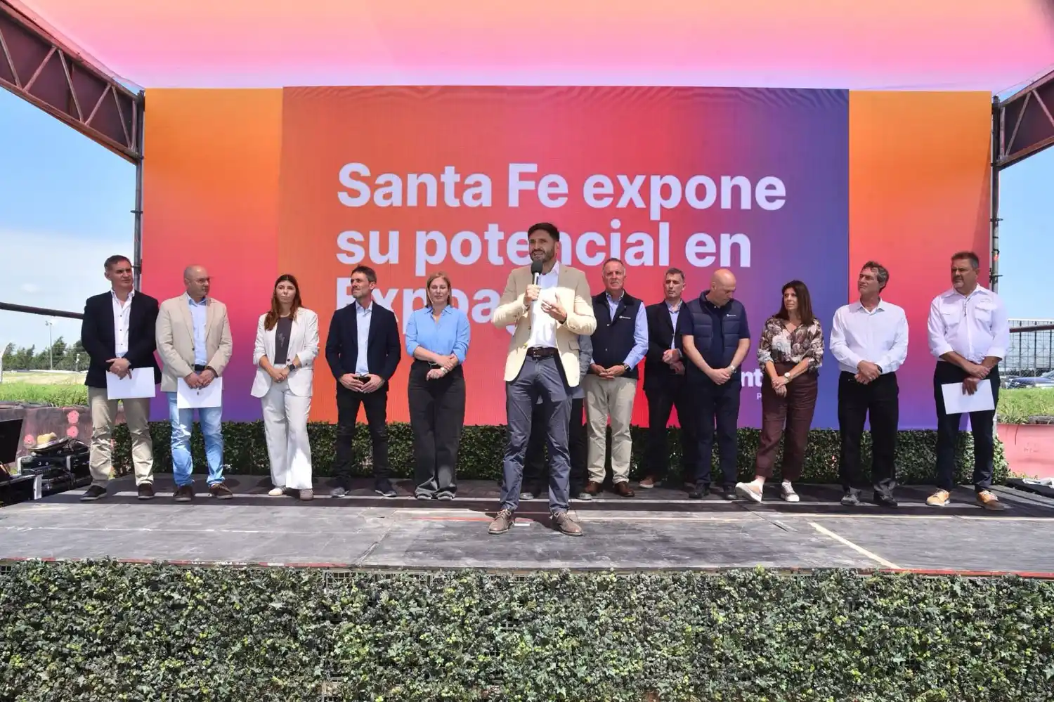 El gobernador participó del acto de apertura de la muestra en San Nicolás, provincia de Buenos Aires.