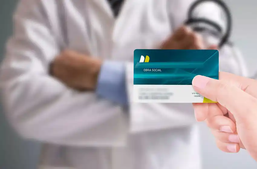 Alertan sobre la baja de afiliados en obras sociales y prepagas por la crisis económica