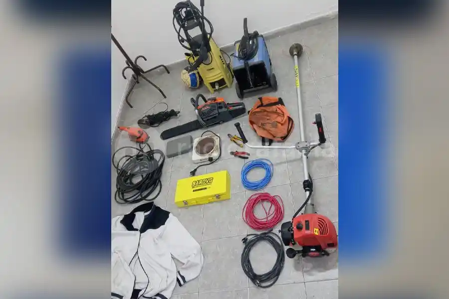 Un remisero trasladó a tres sujetos con herramientas robadas y los denunció