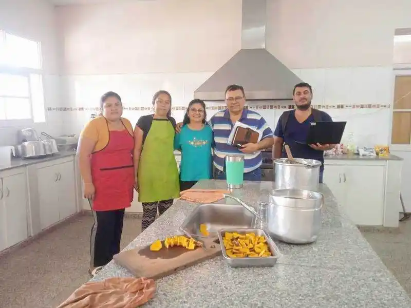 El Ministerio de Educación acompaña el correcto
funcionamiento de los comedores escolares