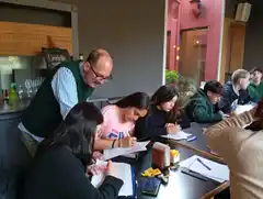 Chicos de la Gari hicieron un Café Filosófico para pensar la amistad a partir de  Aristóteles y Nietzsche