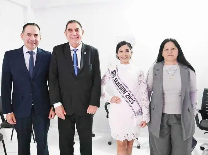 El ministro Ferreira participó en el acto por
el 95.º aniversario de la ciudad de Alberdi
