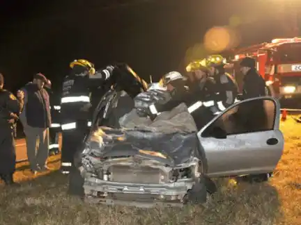 Atropelló a un caballo y murió aplastado