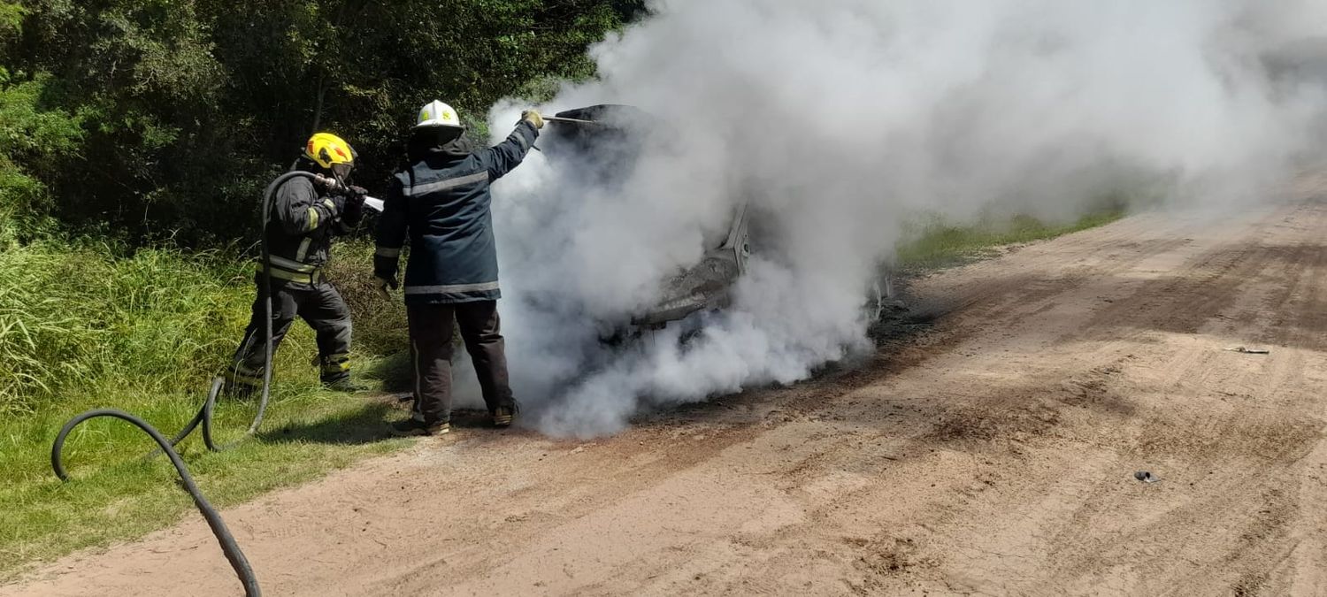 Bomberos de Gualeguay intervinieron en dos accidentes que involucraron a vehículos: un conductor fue hospitalizado