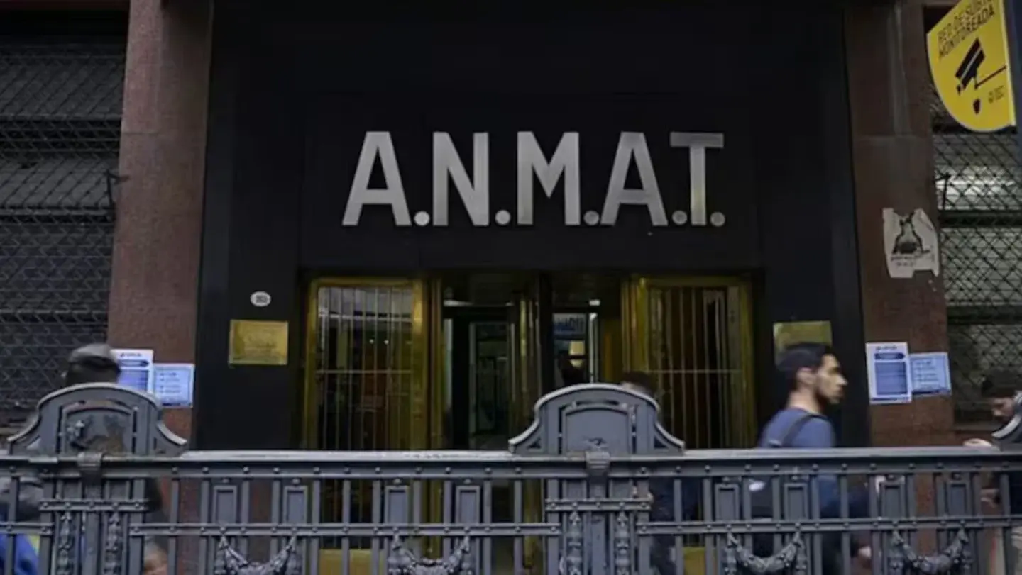 ANMAT prohibió tres protectores solares por falta de registro sanitario
