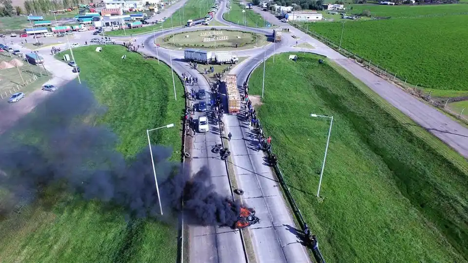 Crisis en Criave de Roque Pérez: Protestas y reunión luego de que la avícola amanezca cerrada