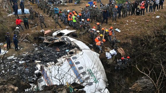 NEPAL DE LUTO: se estrella avión con 72 personas a bordo y no deja sobrevivientes