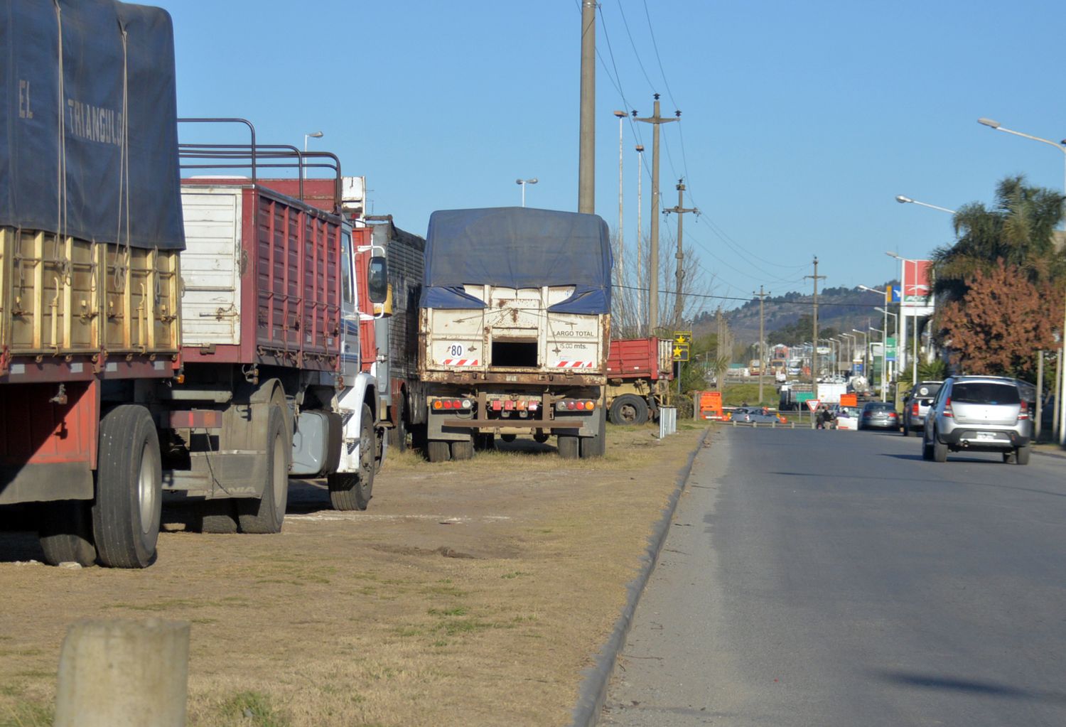 Solicitaron intervención de la Nación por el caos de camiones y venta ambulante a la vera de la Ruta 226