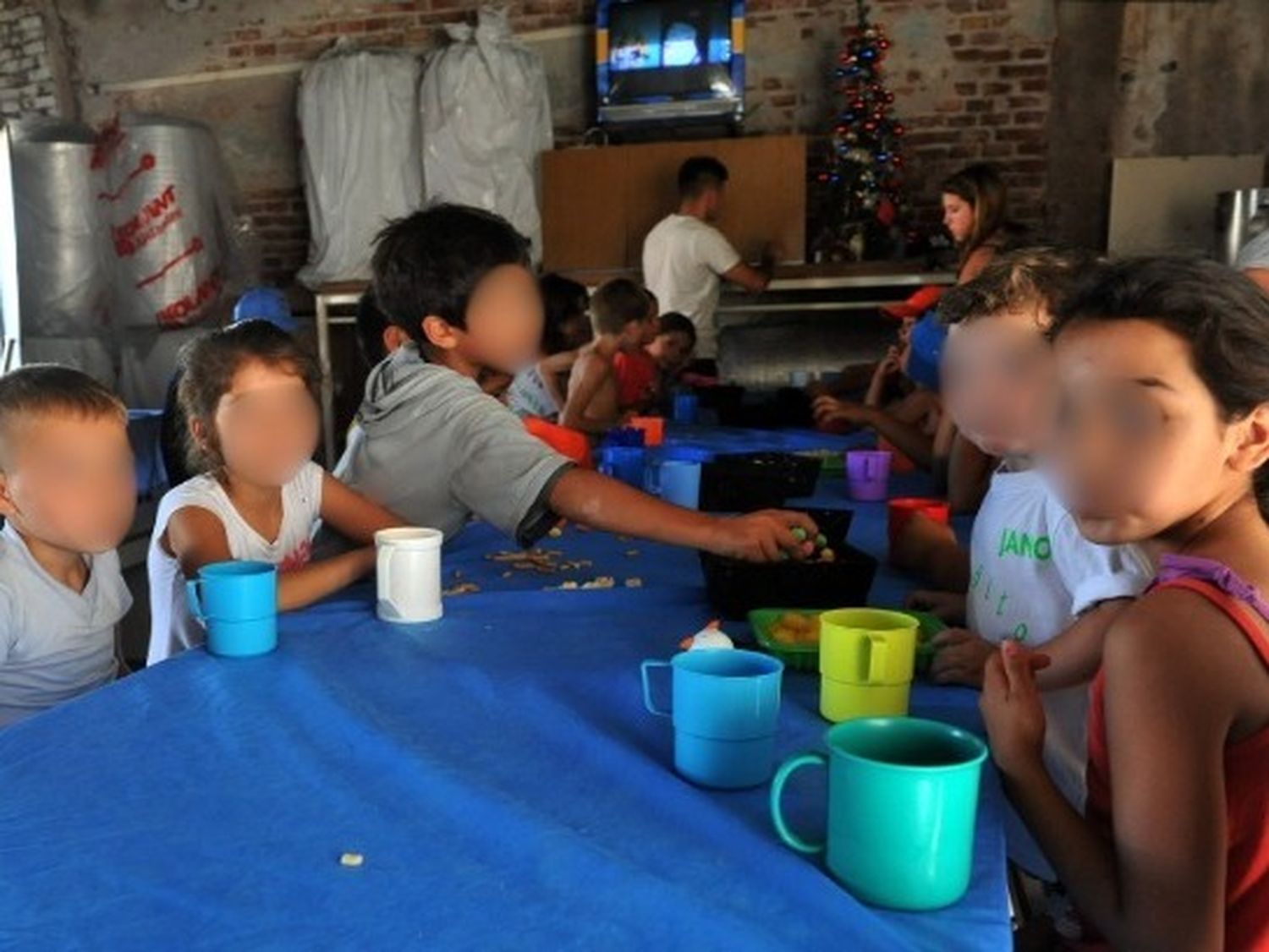 Resisten el ajuste. Más personas piden comida, menos recursos llegan.