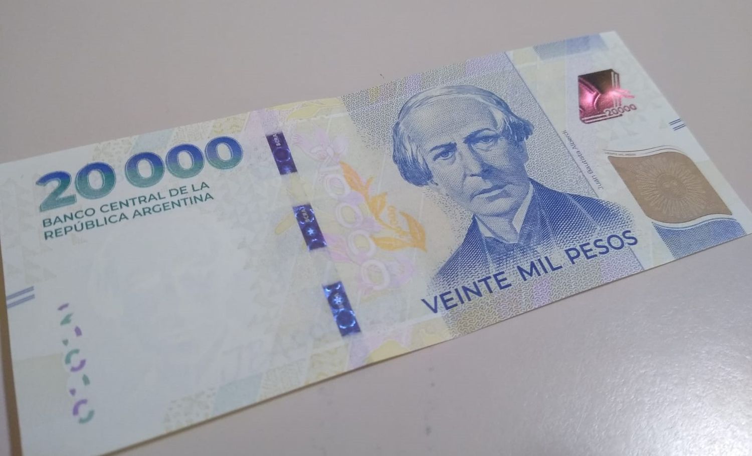 El nuevo billete de 20 mil pesos comenzó a circular en San Pedro