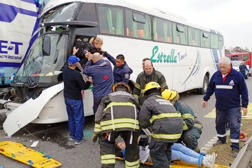 Micro de una empresa de Concordia protagonizó un fuerte accidente en Campana