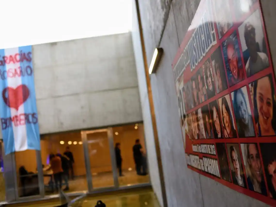 Homenaje a las 22 víctimas de la tragedia de Salta 2141.