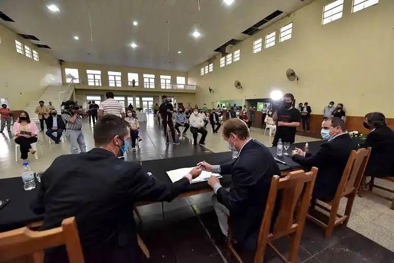 Bordet destacó que el plan de saneamiento que se lleva a cabo en la provincia es histórico