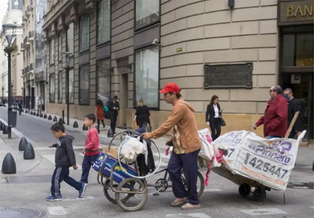 Más de la mitad de los chicos sigue siendo pobre en la Argentina.