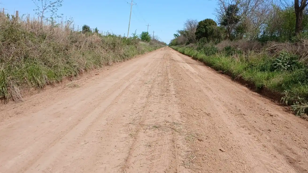 Avances viales en González Calderón con colaboración comunitaria